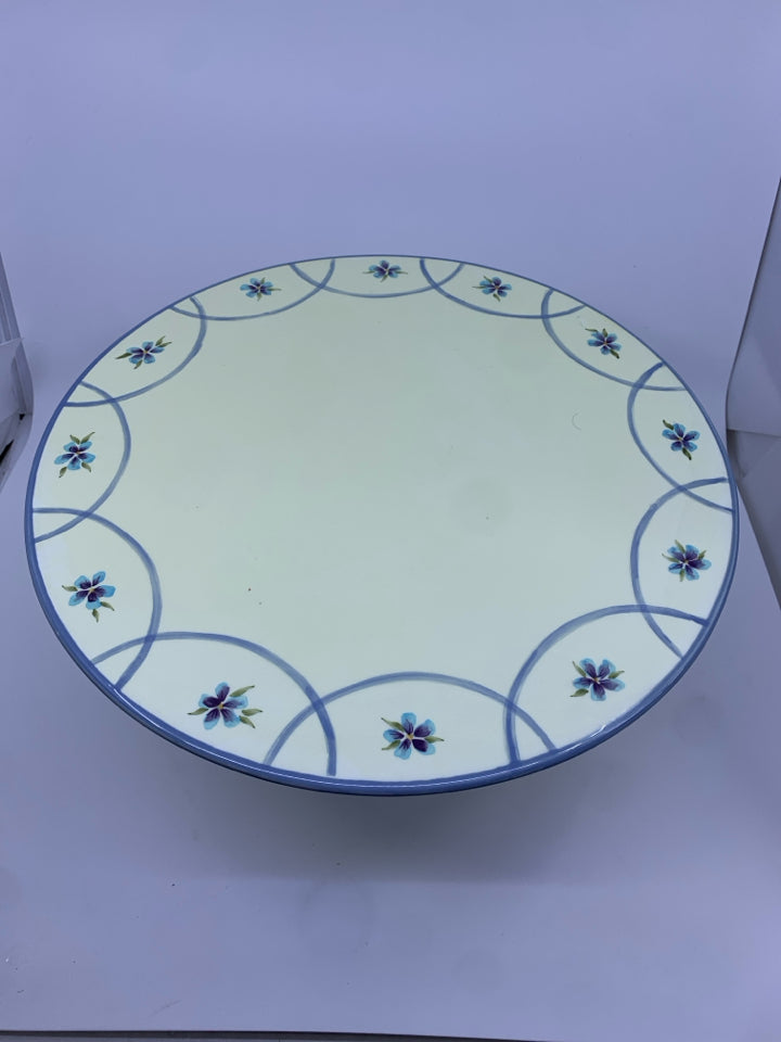 FOOTED CERAMIC YELLOW+BLUE CAKE STAND W/ FLOWERS.