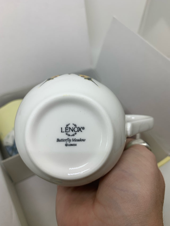 NIB 4 LENOX BUTTERFLY MEADOW MUGS.