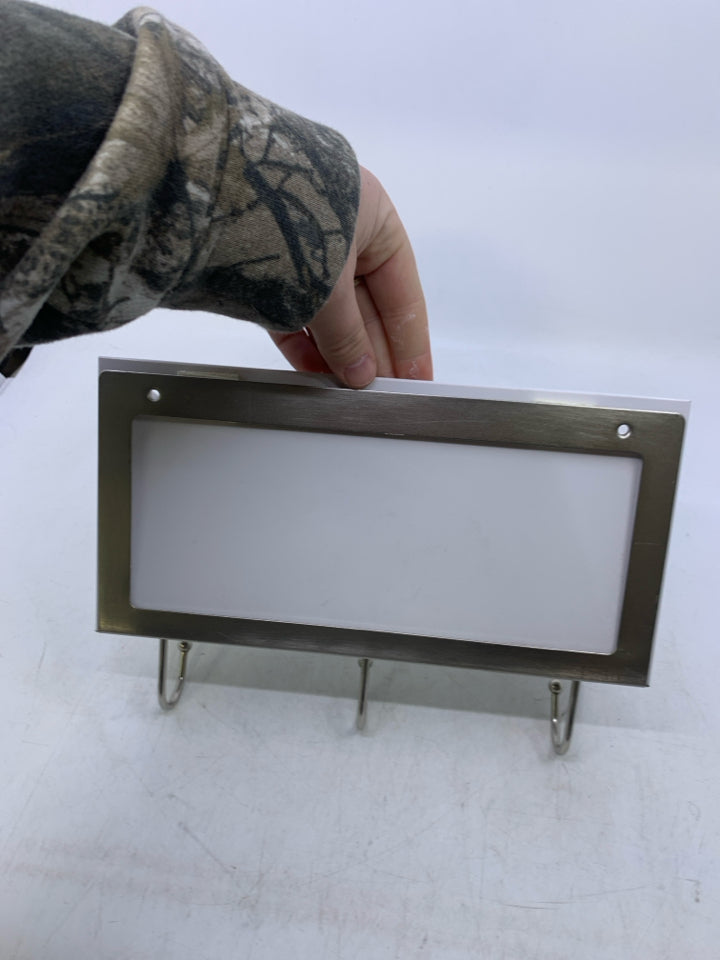 METAL/PLASTIC MAIL WALL BUCKET W/ 3 HOOKS.