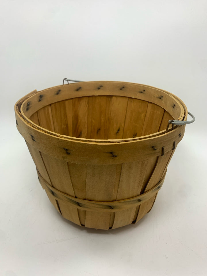WOODEN BUSHEL BASKET.