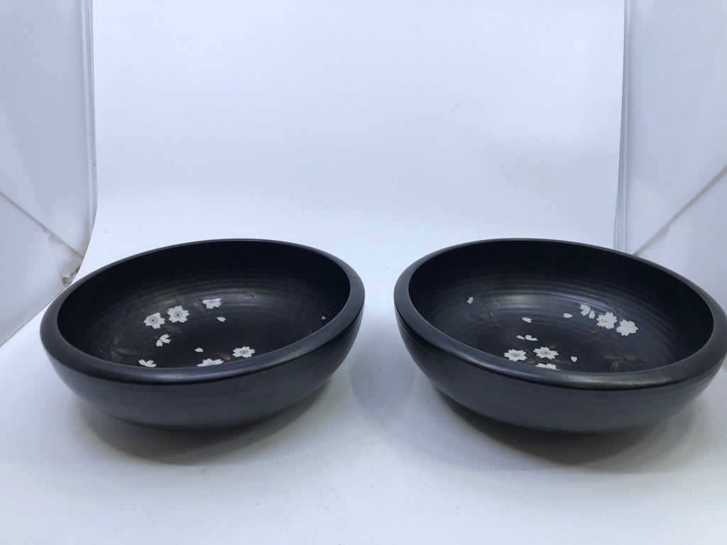 2 LARGE WHITE FLOWER SERVING BOWLS.
