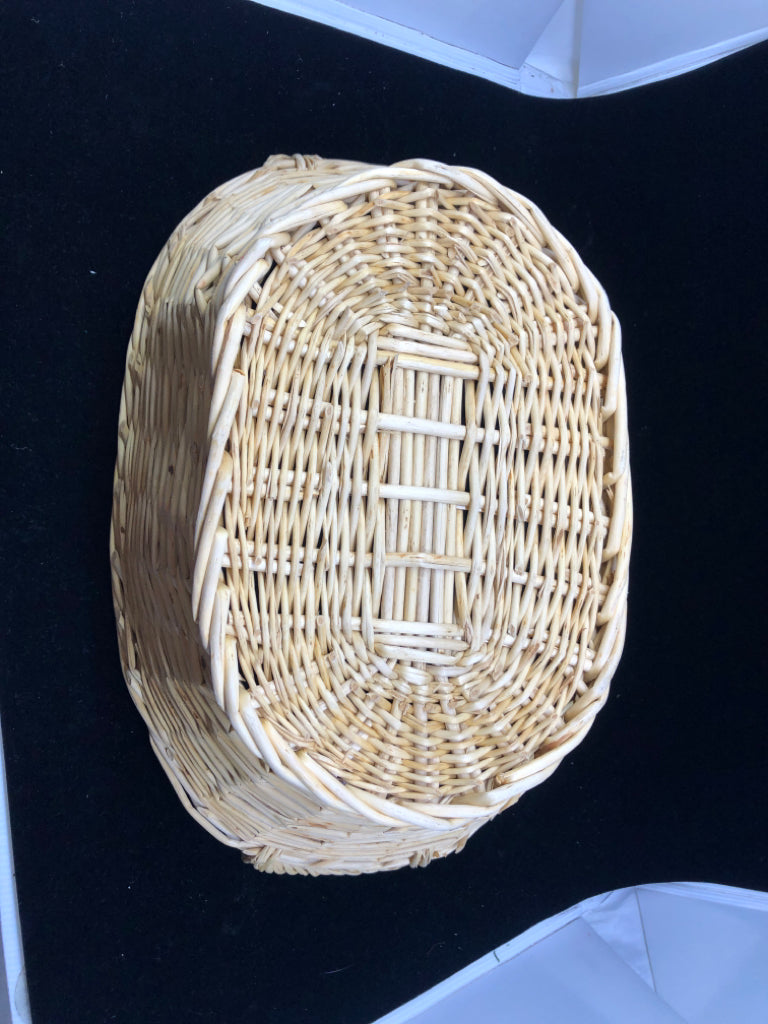 OVAL BLONDE WICKER BASKET WITH HANDLES.