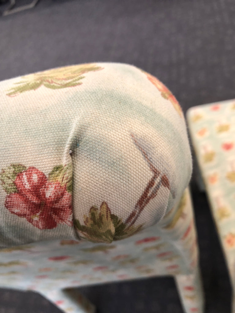 2 HIGH BACK PARSON DINING CHAIRS W/VTG HAWAII PRINT.