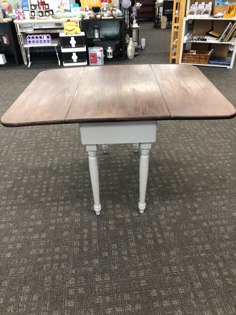 CHERRY WOOD TOP GREY PAINTED DROP LEAF TABLE.
