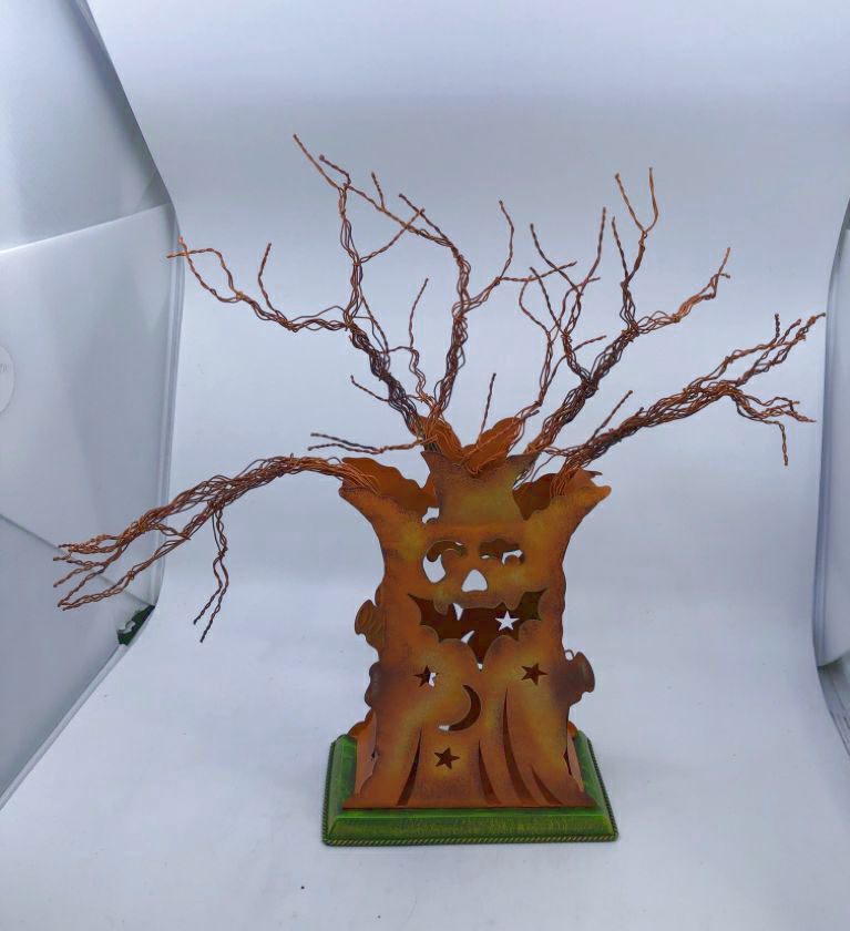 METAL PUMPKIN TREE DECOR W/BATTERY TEA LIGHT.
