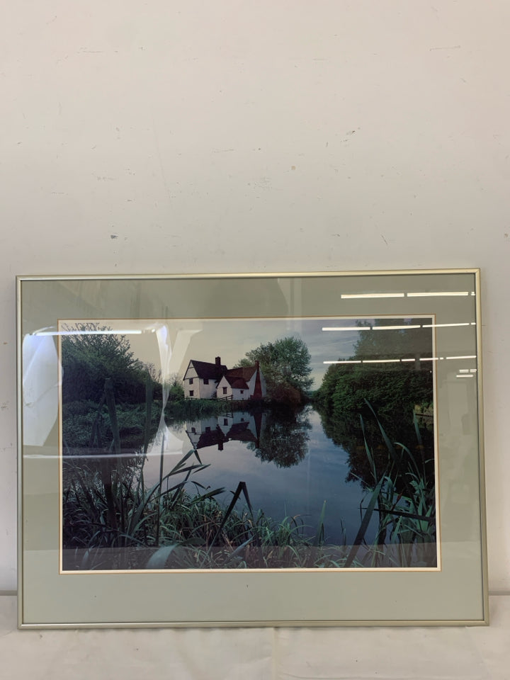 WILLY LOTT'S COTTAGE RIVER STOUR SUFFOLK ENGLAND FRAMED PHOTO WALL ART.