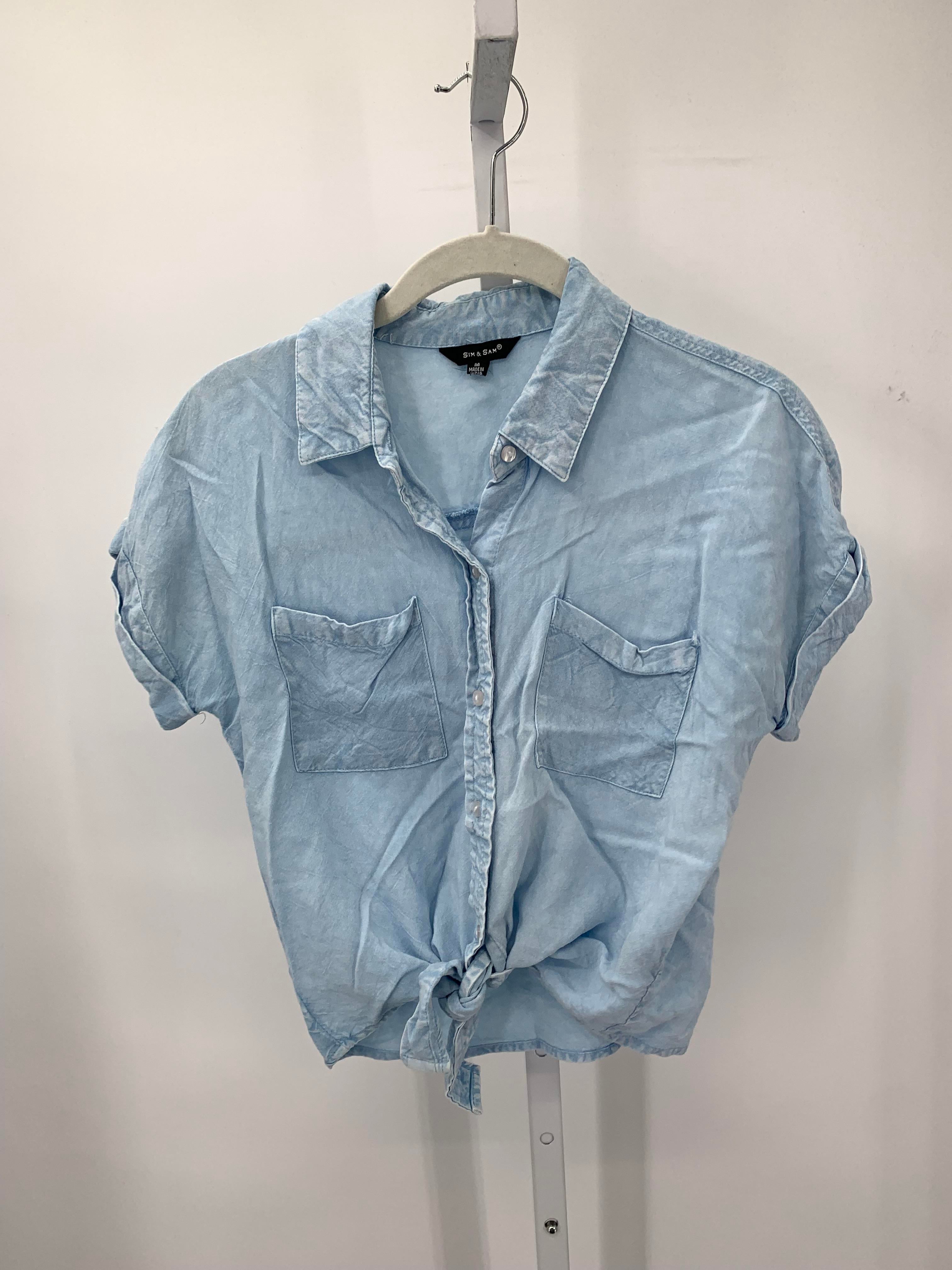 Size Medium Juniors Short Sleeve Shirt