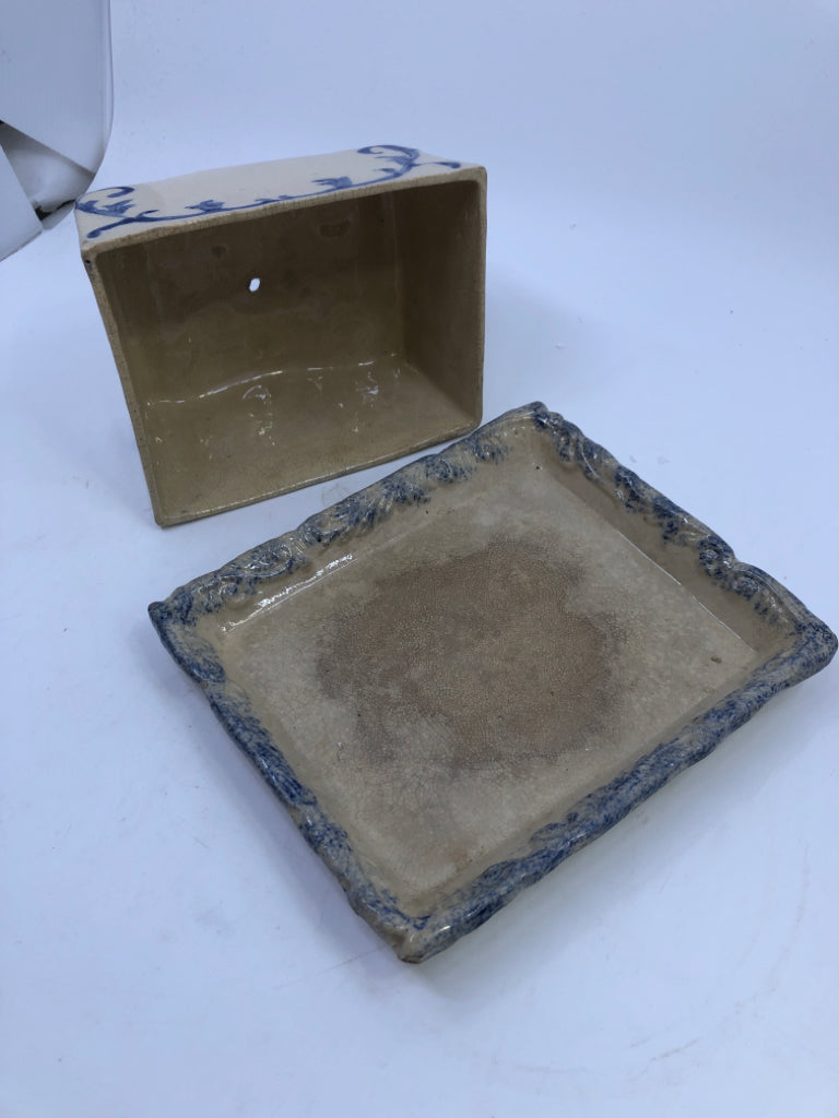 VTG CREAM+BLUE CHEESE/  BUTTER DISH WITH LID.