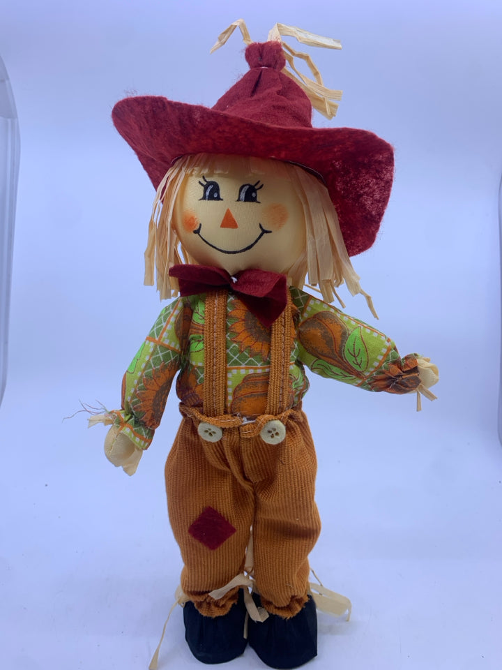 SCARECROW ORANGE OVERALL RED HAT.