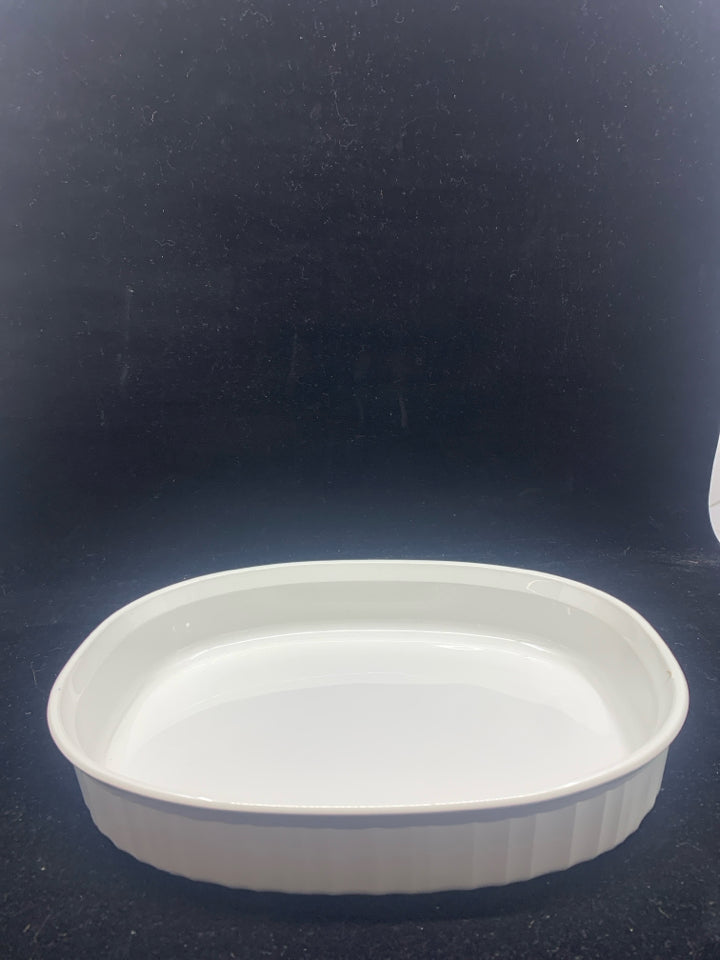 CORNING WARE WHITE RIBBED SHALLOW BAKING DISH.