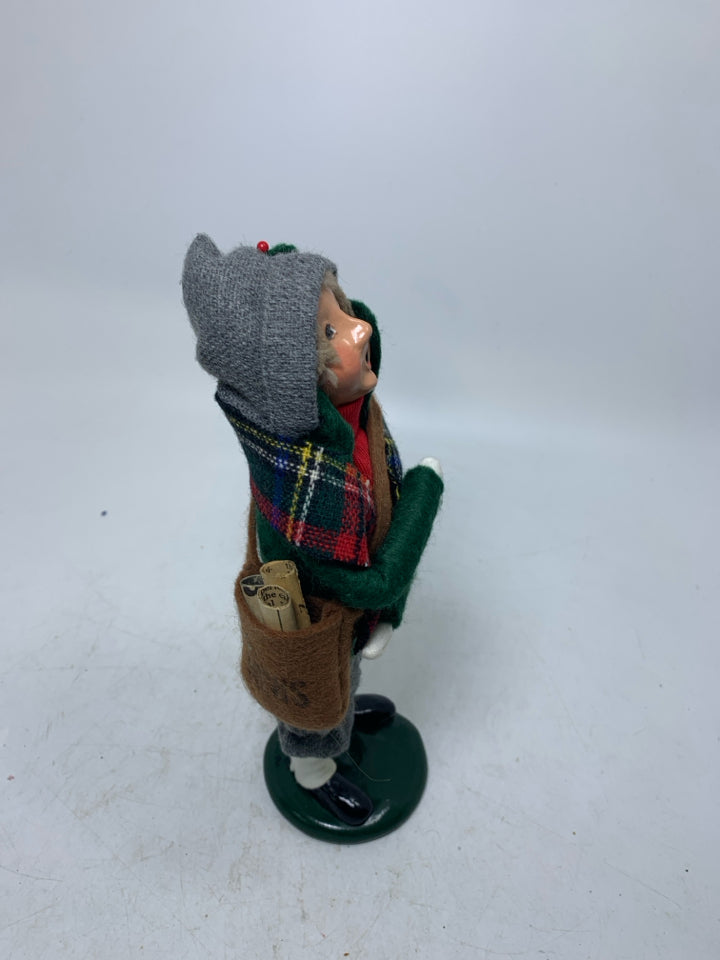 BYER'S CHOICE CAROLER HOLDING SACK W/ NEWSPAPER 1990.