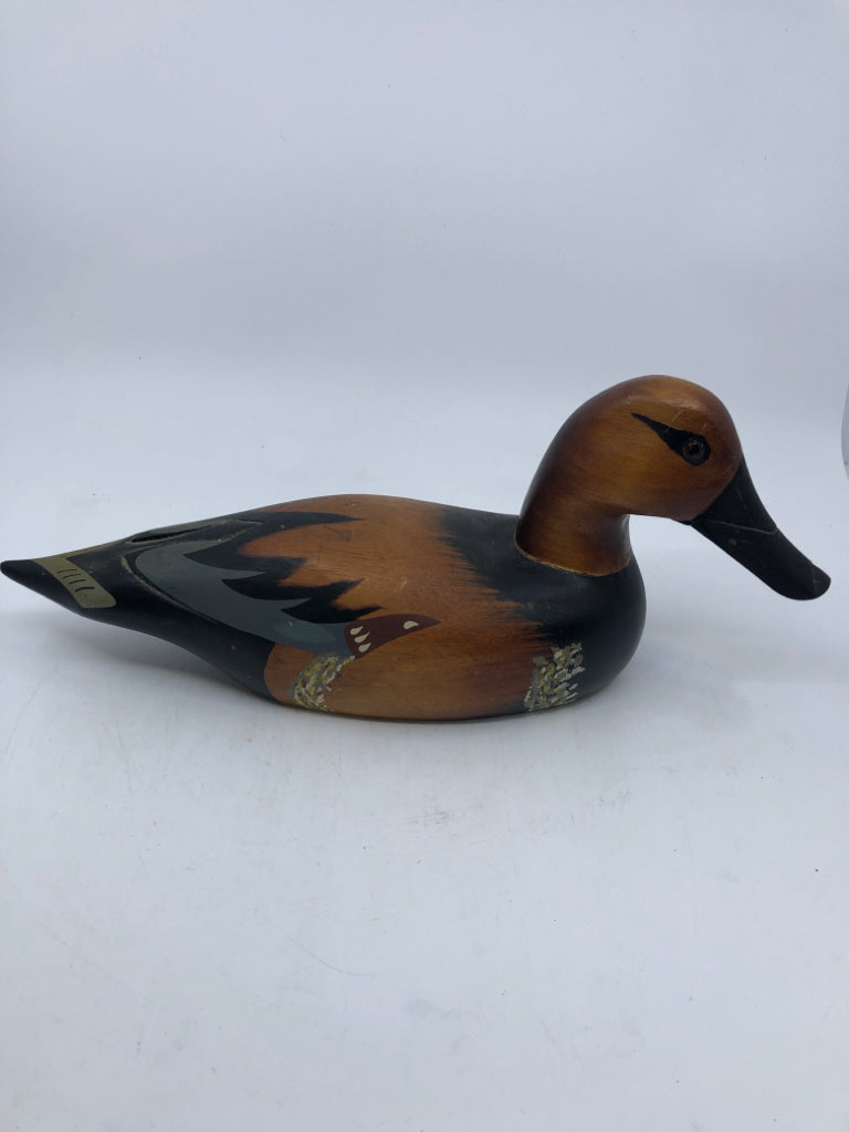 WOOD CARVED DUCK W/ PAINTED DETAILS.