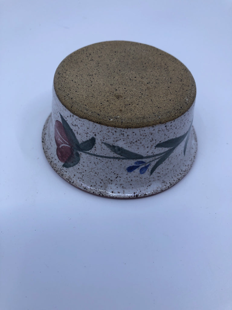 SMALL POTTERY BOWL W/RED ROSE DESIGN.