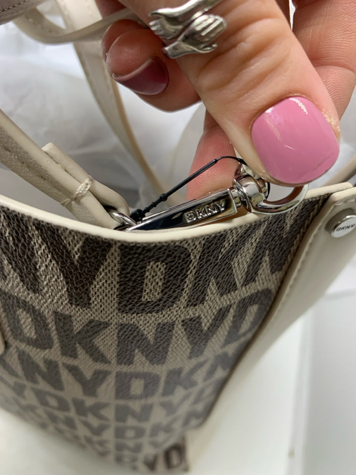 DKNY Ida Brown Monogram Tote Bag W/ Wristlet-New With Tags