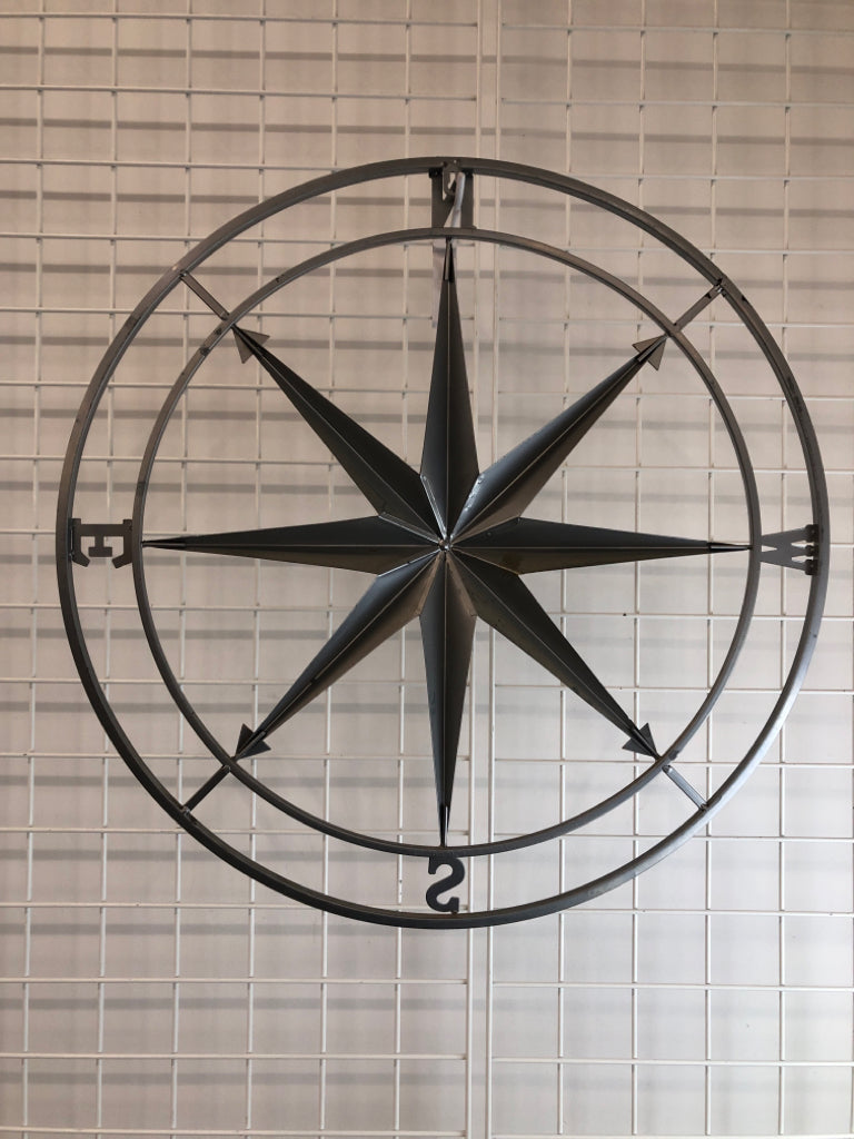 LIGHTWEIGHT DISTRESSED NAUTICAL COMPASS.