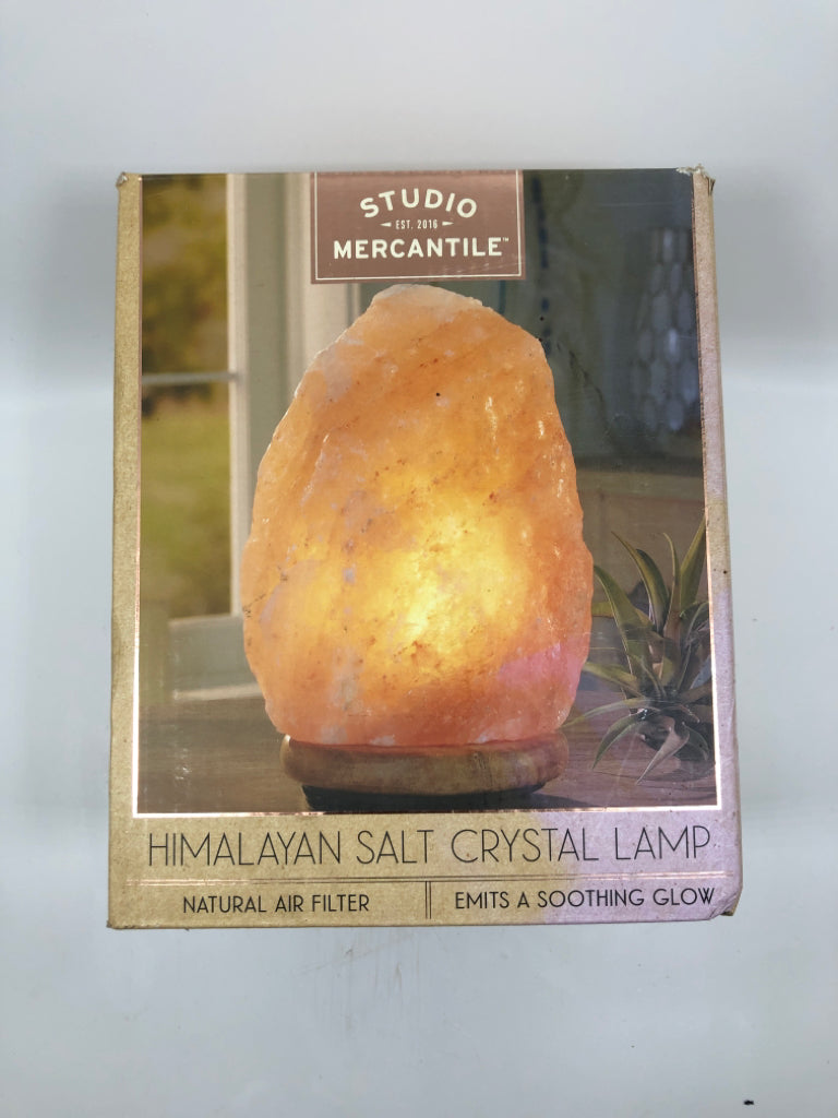 NIB HIMALAYAN SALT CRYSTAL LAMP.