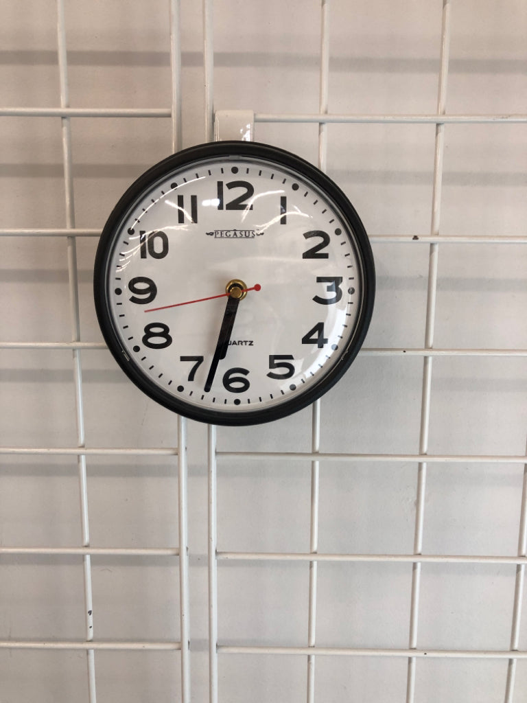 BLK/WHITE PLASTIC SMALL PEGASUS CLOCK.