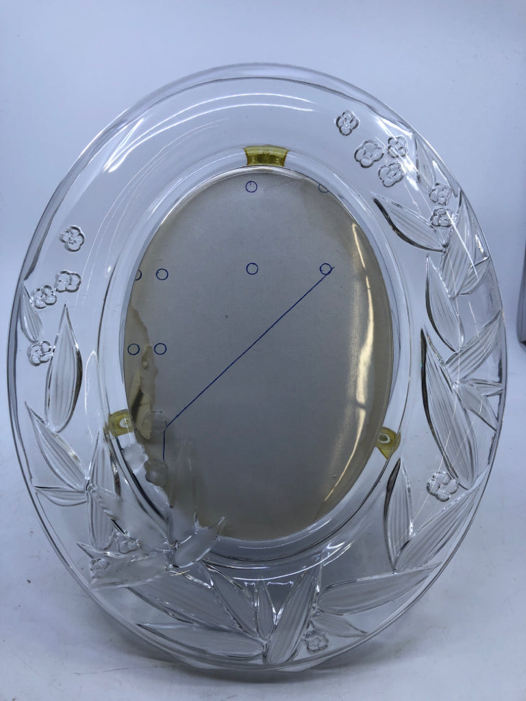 MIKASA CLEAR GLASS FRAME W/ETCHED FLOWERS.