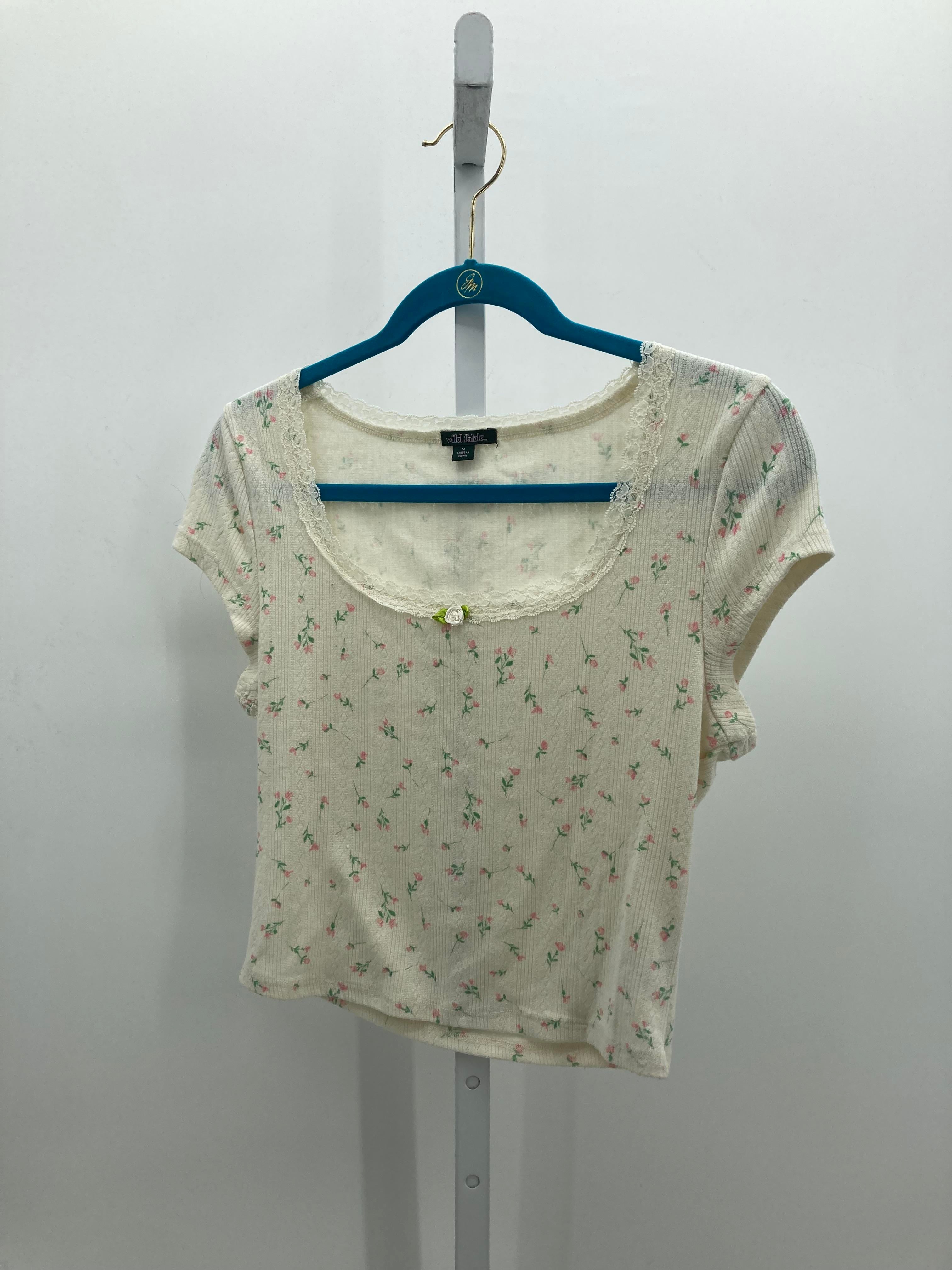 Wild Fable Size Medium Juniors Short Sleeve Shirt