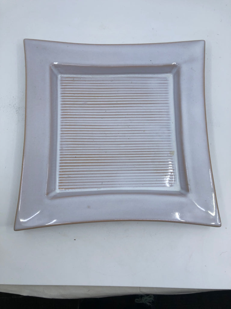 WHITE SQUARE SERVING PLATE.