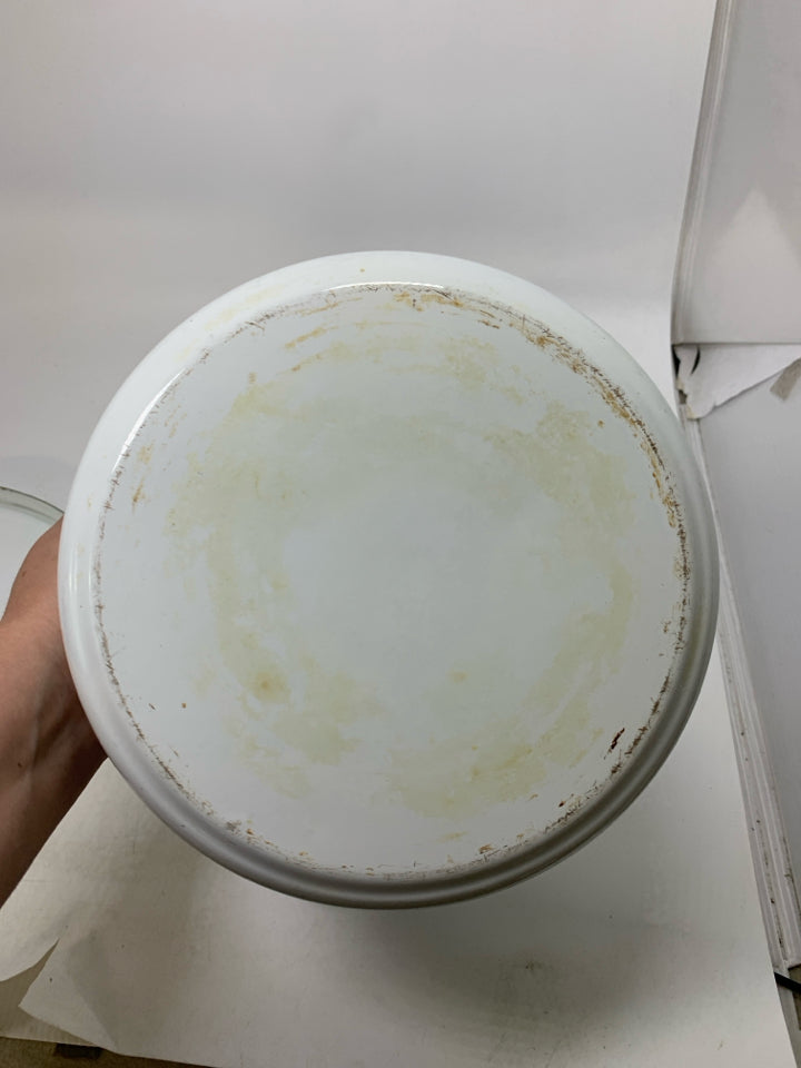 ENAMEL POT W/ HANDLES/LID BLACK EDGE.