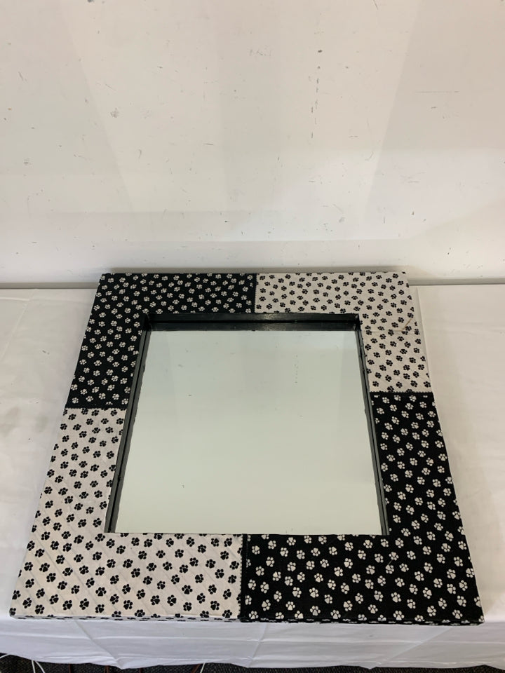 BLACK/WHITE PAW PRINT PATTERNED HEAVY MIRROR.