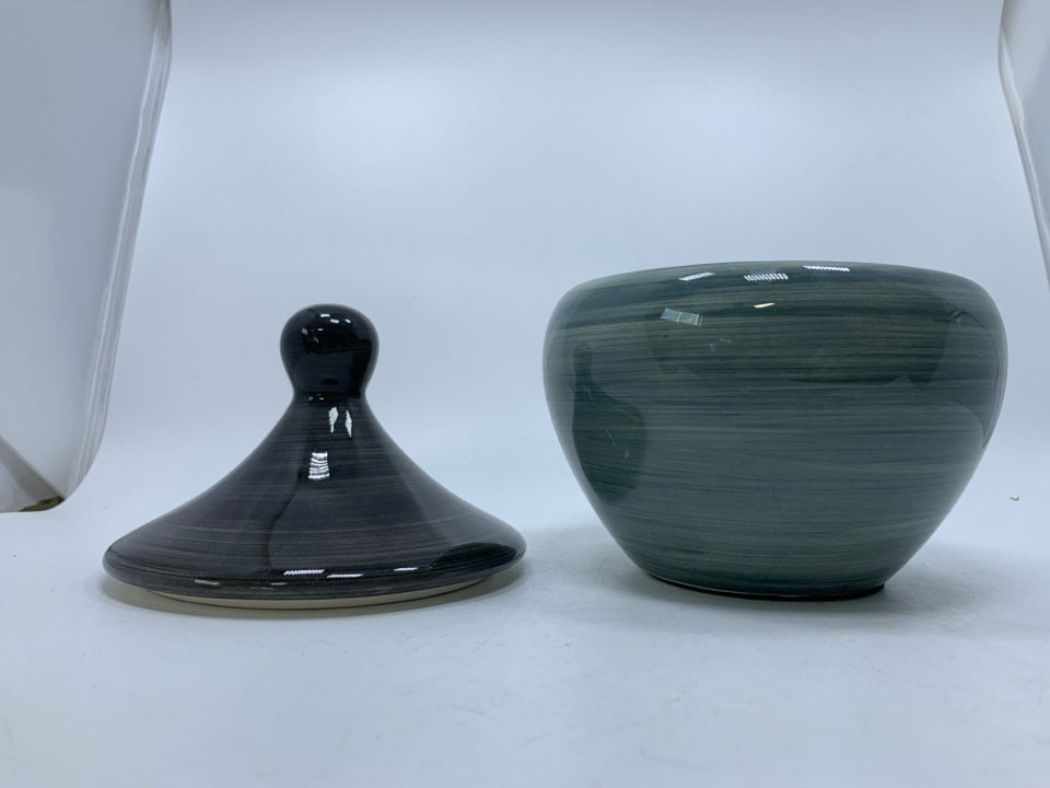 LIGHT GREY W/ BLACK LID.