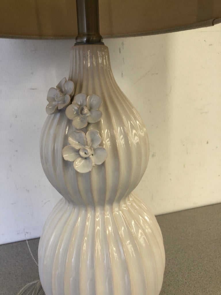 3D FLOWERS 3 WAY LAMP.