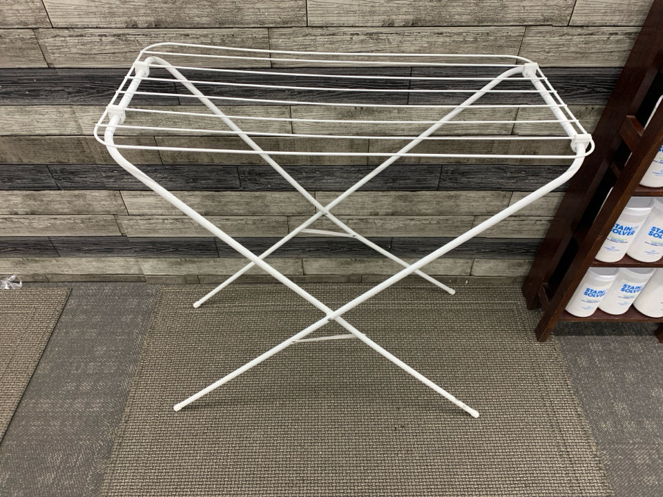 WHITE METAL DRYING RACK.