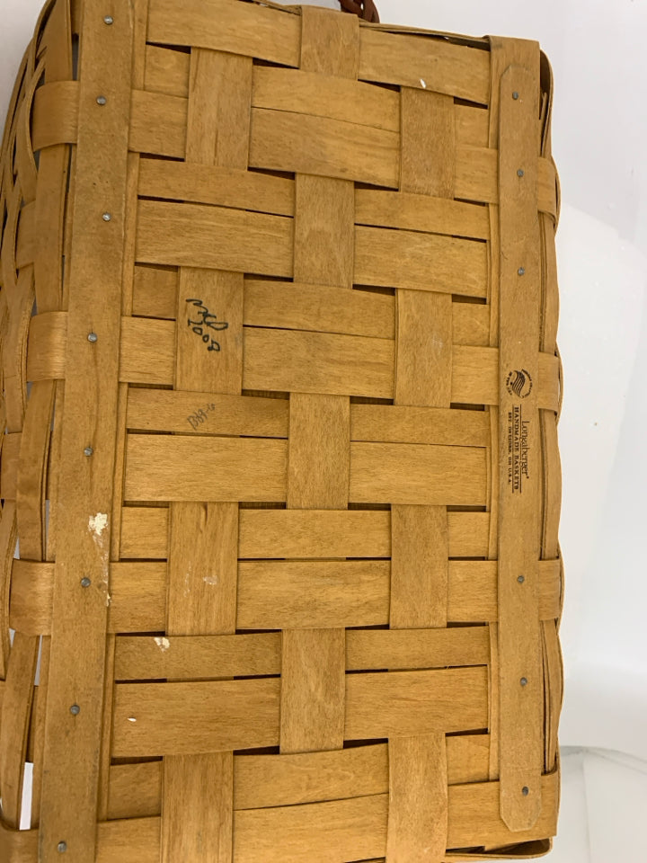 2008 SHALLOW BASKET TRAY W/ BRAIDED HANDLES.