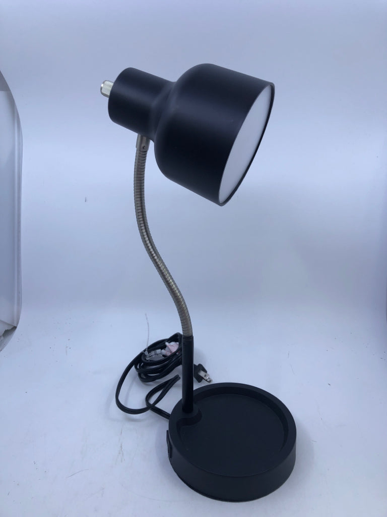 BLACK PLASTIC ADJUSTABLE DESK LAMP.