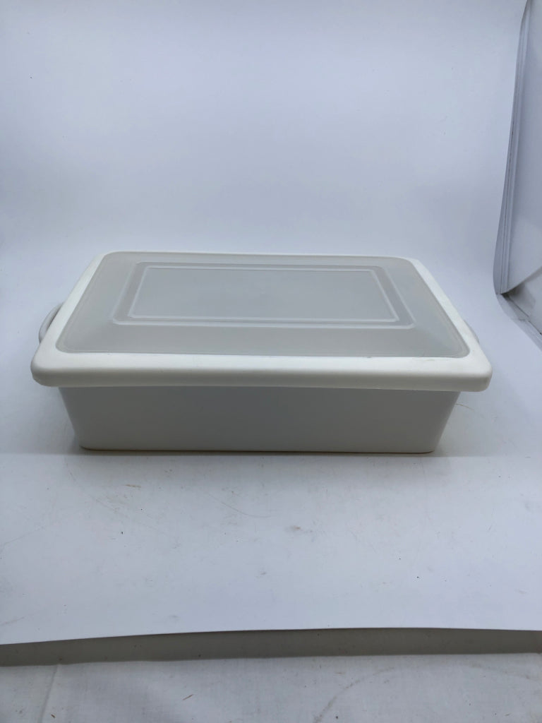 LARGE SQUARE STONEWARE W/ LID.