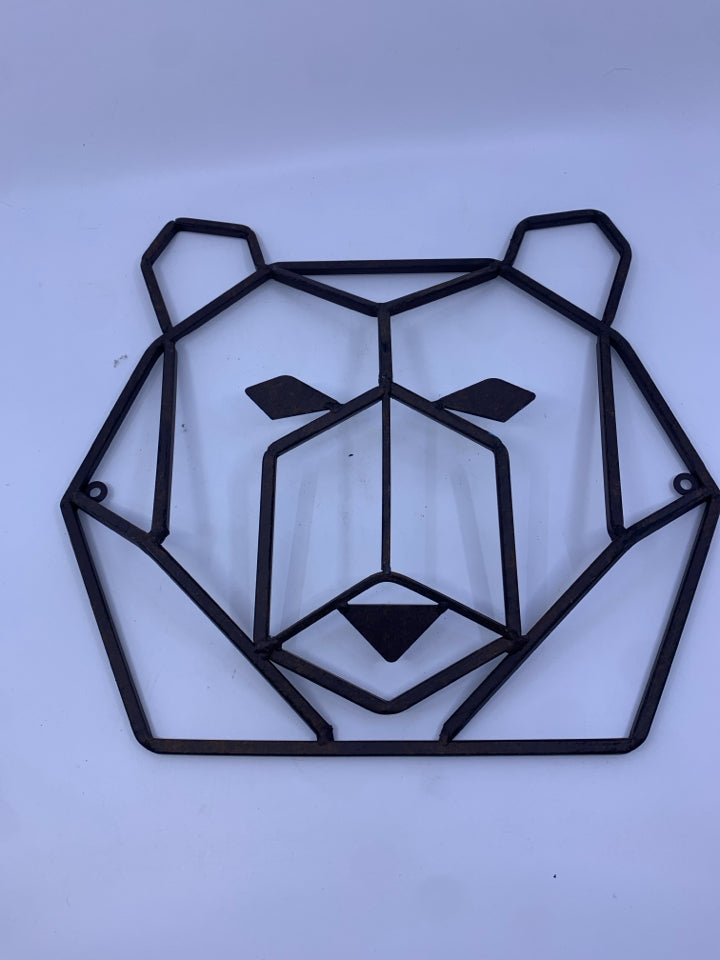 BROWN METAL BEAR HEAD WALL HANGING.
