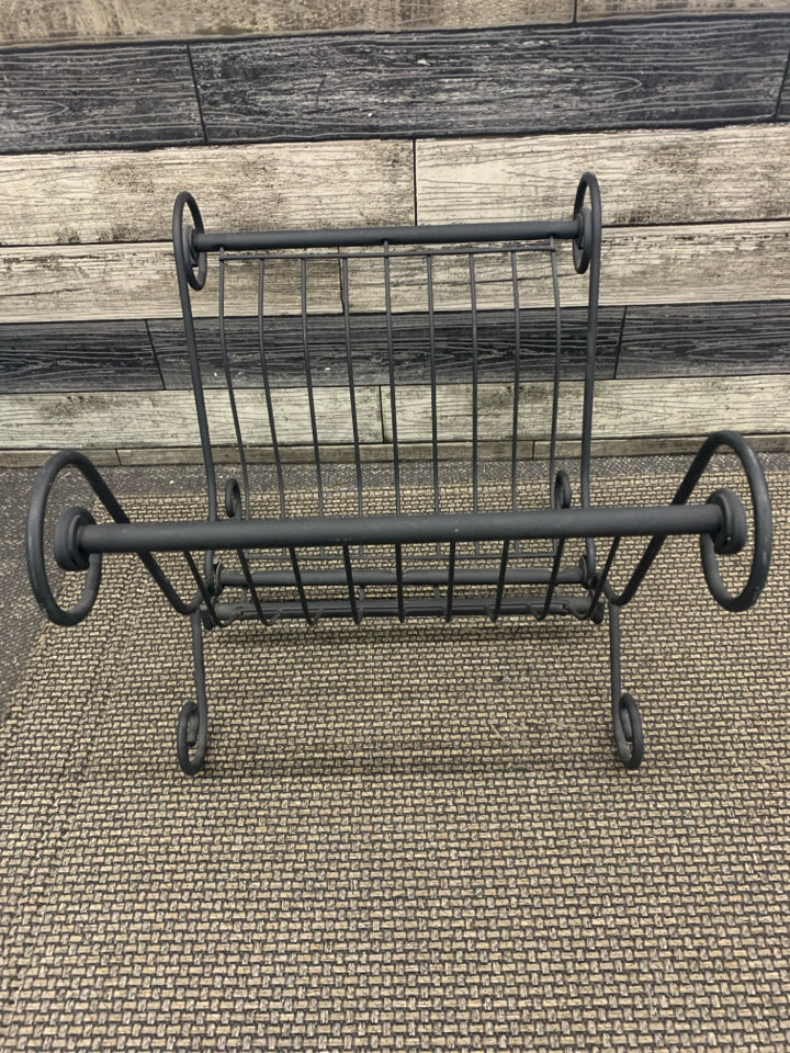 BLACK METAL LOG HOLDER.