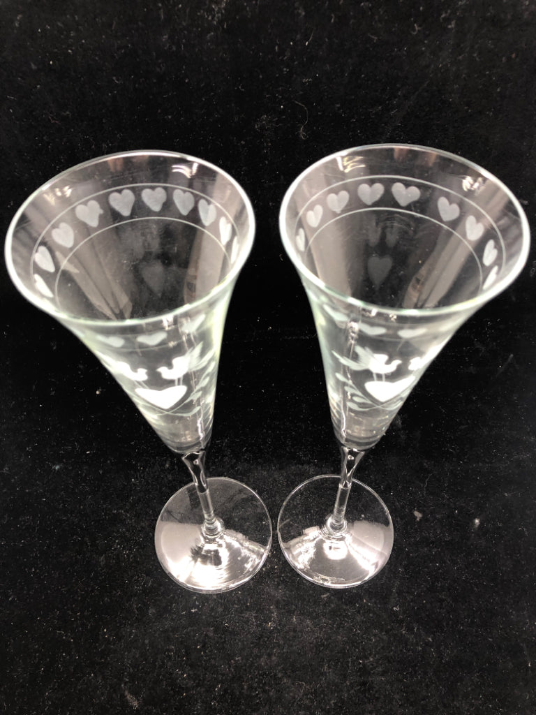 2 GLASS CHAMPAGNE FLUTES W/ ETCHED DOVES+HEARTS.