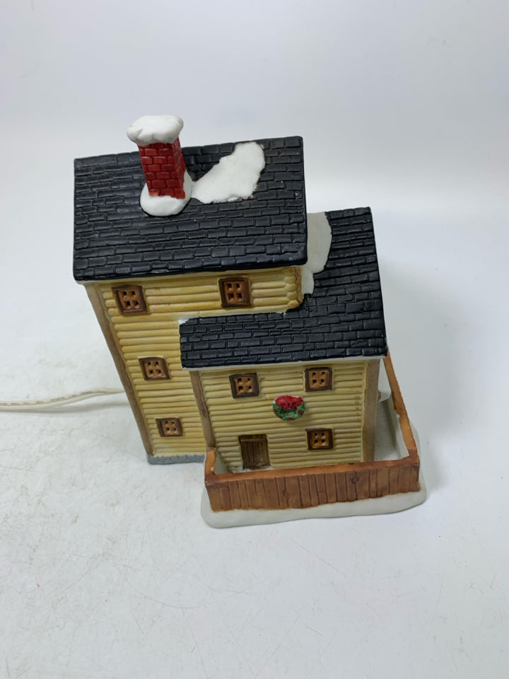 LEMAX DICKENSVALE J&G HARDWARE STORE PORCELAIN LIGHTED VILLAGE.
