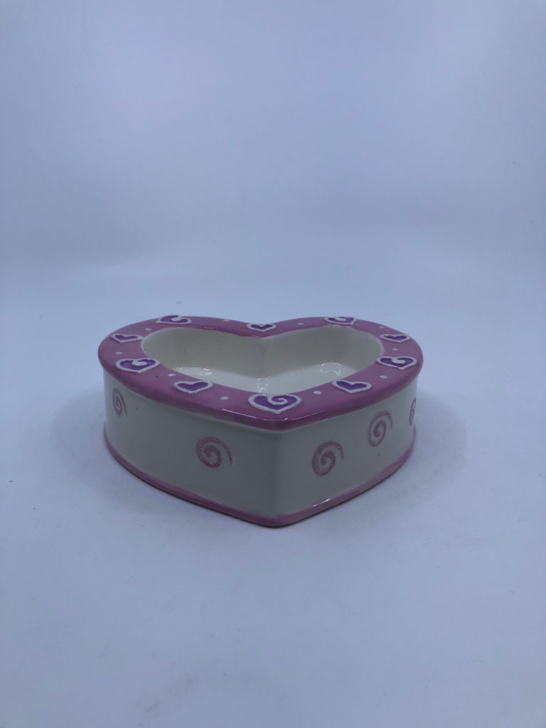 PINK/WHITE HEART CANDY DISH.