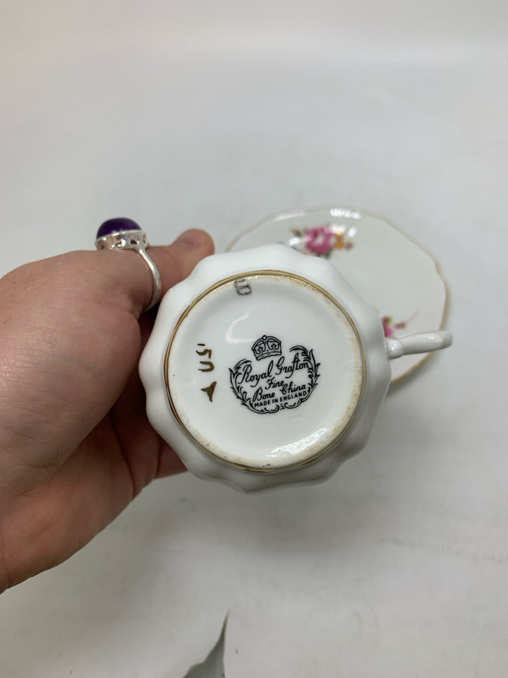 PINK/ORANGE/BLUE FLOWERS TEA CUP.