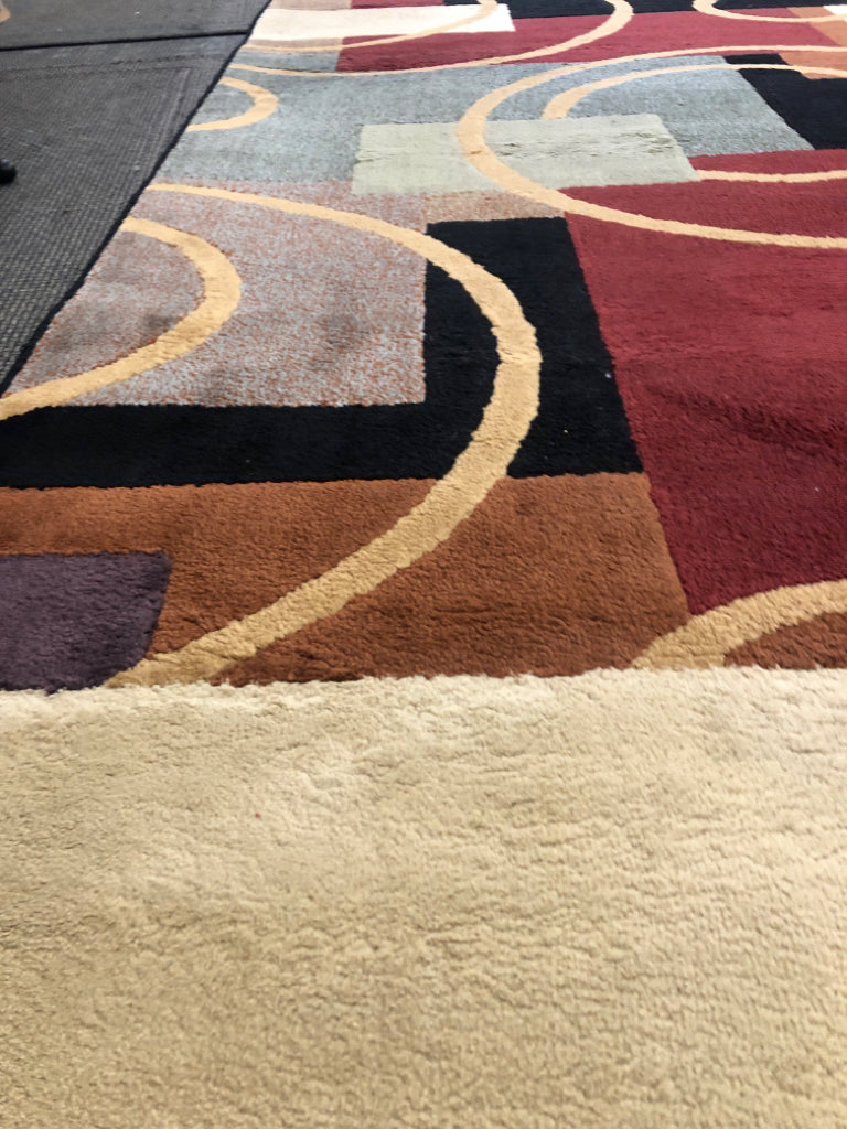 MULTI-COLORED CONTEMPORARY SHAW LIVING RUG.