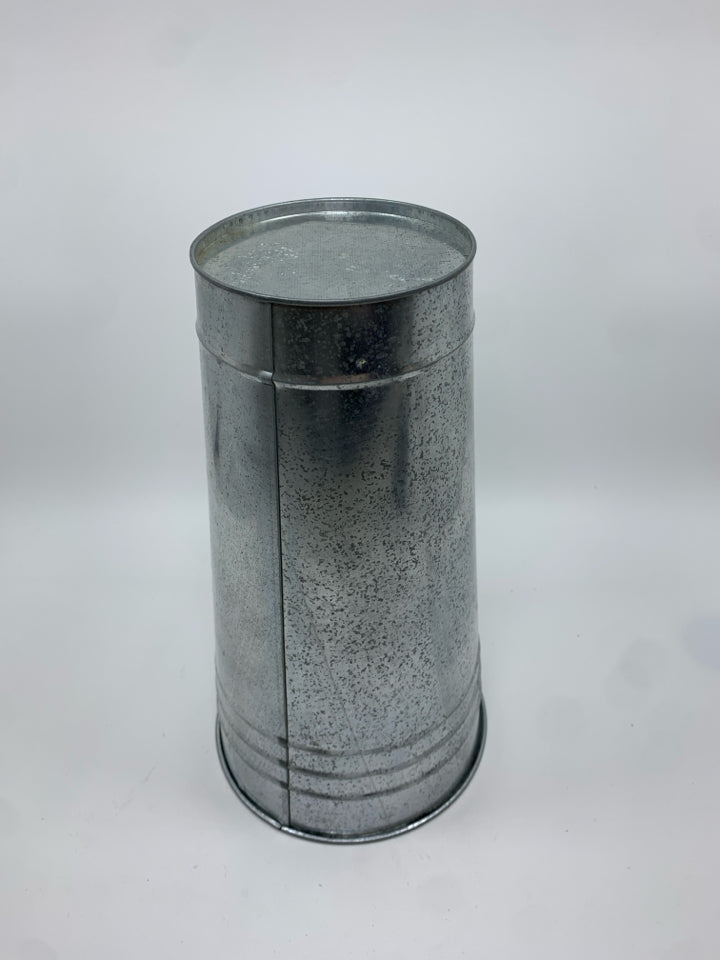 GALVANIZED TIN FLOWER BUCKET.