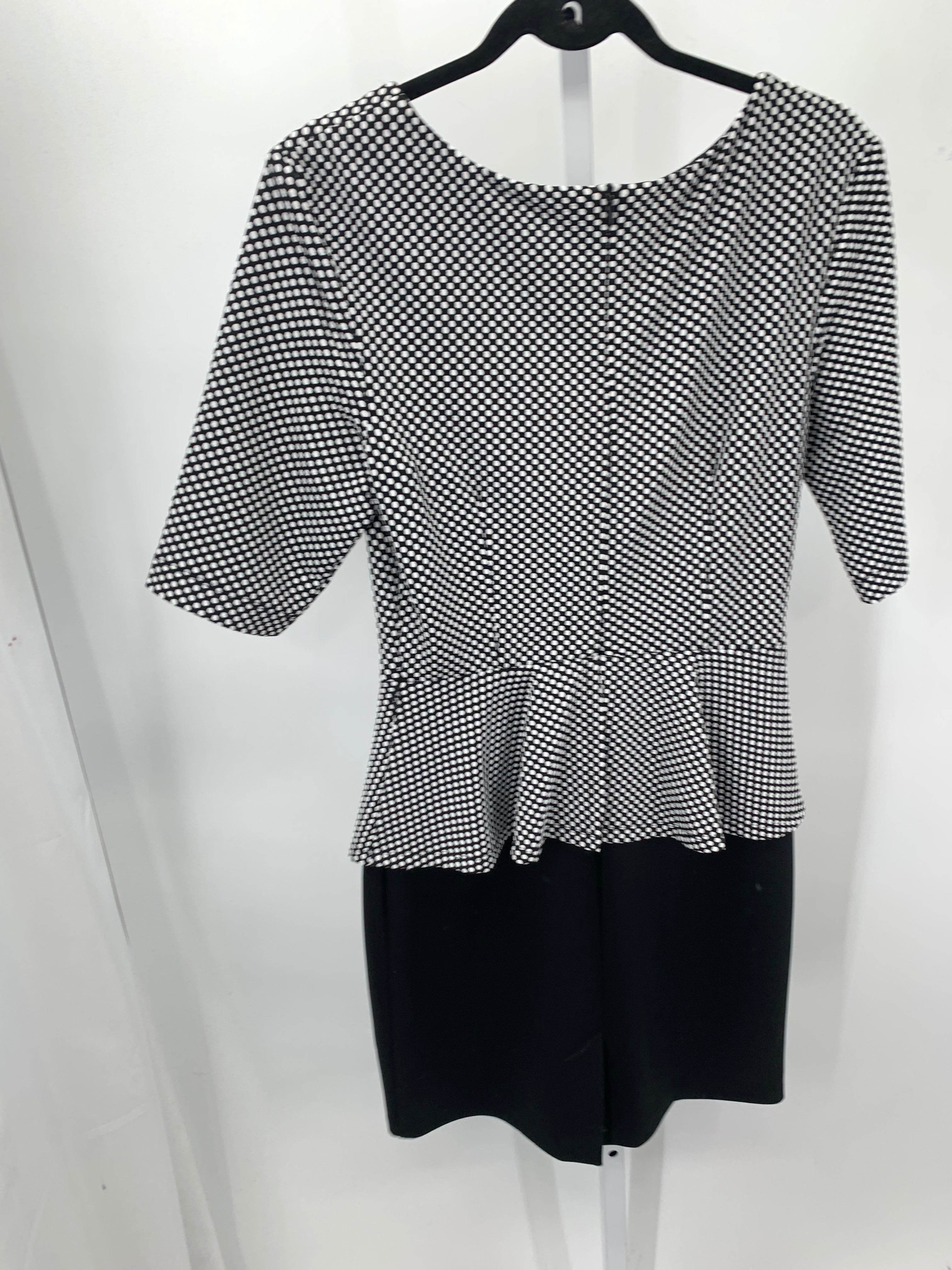 db Size 6 Misses Short Sleeve Dress