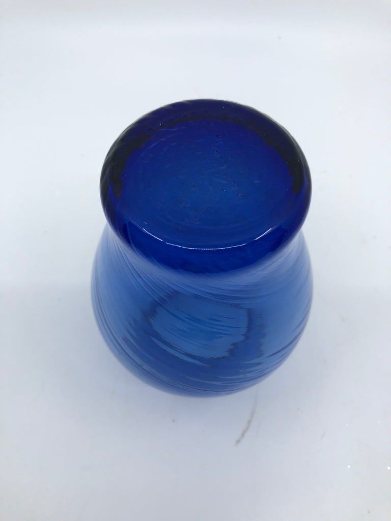 BLUE SWIRLED VASE.