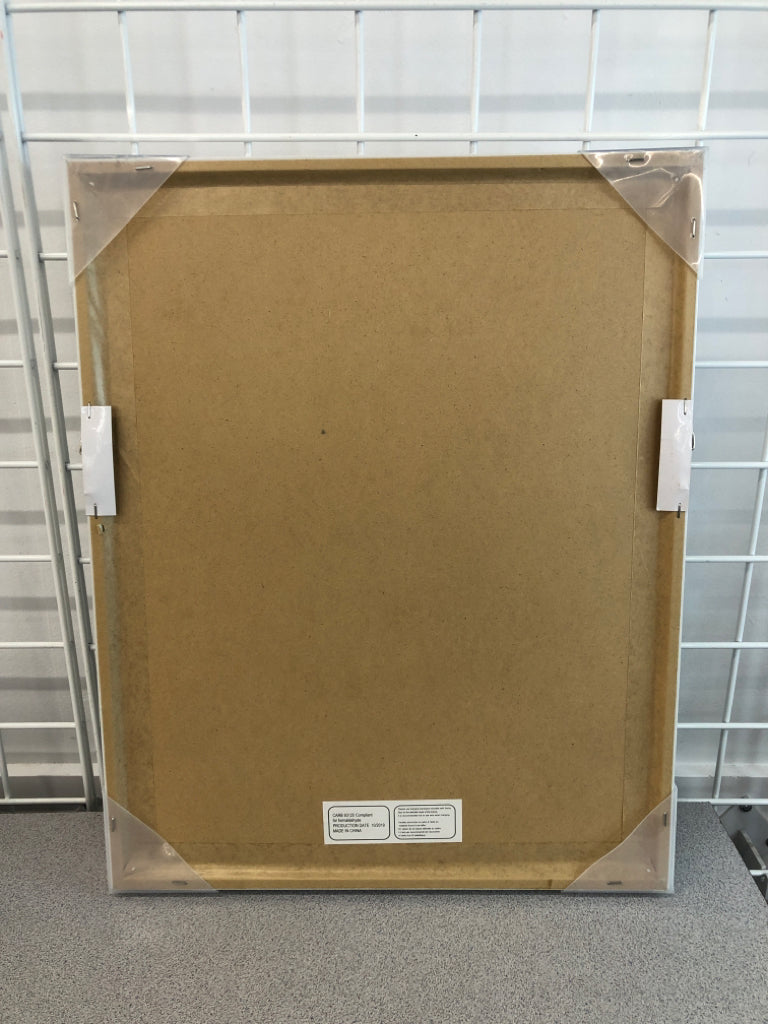 CIRCLES PRINT IN WHITE SHADOWBOX.