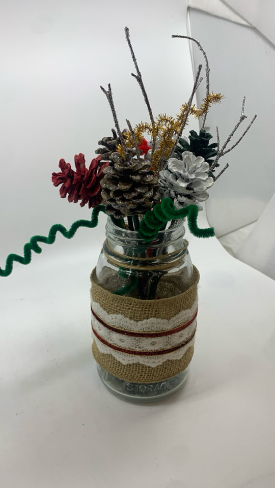 CLEAR JAR HOLIDAY CENTERPIECE RED GLITTER.