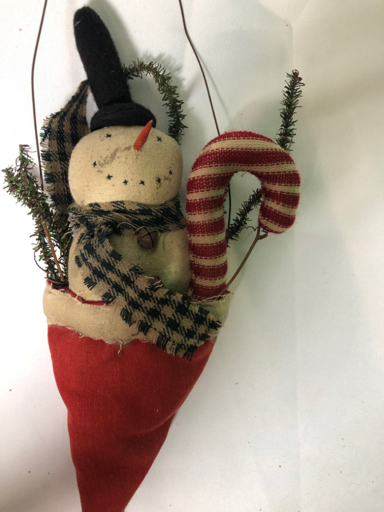 PRIMITIVE SNOWMAN IN HAT DECOR.