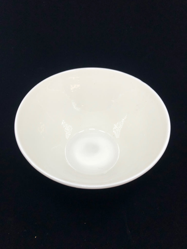 DAISY PAINTED LARGE CERAMIC SERVING BOWL.