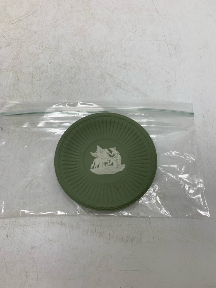 VTG MINI JASPERWARE MEN PETTING HORSE RIBBED PLATE IN BAG.