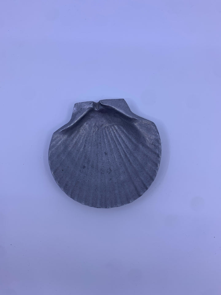 METAL SHELL TRAY.