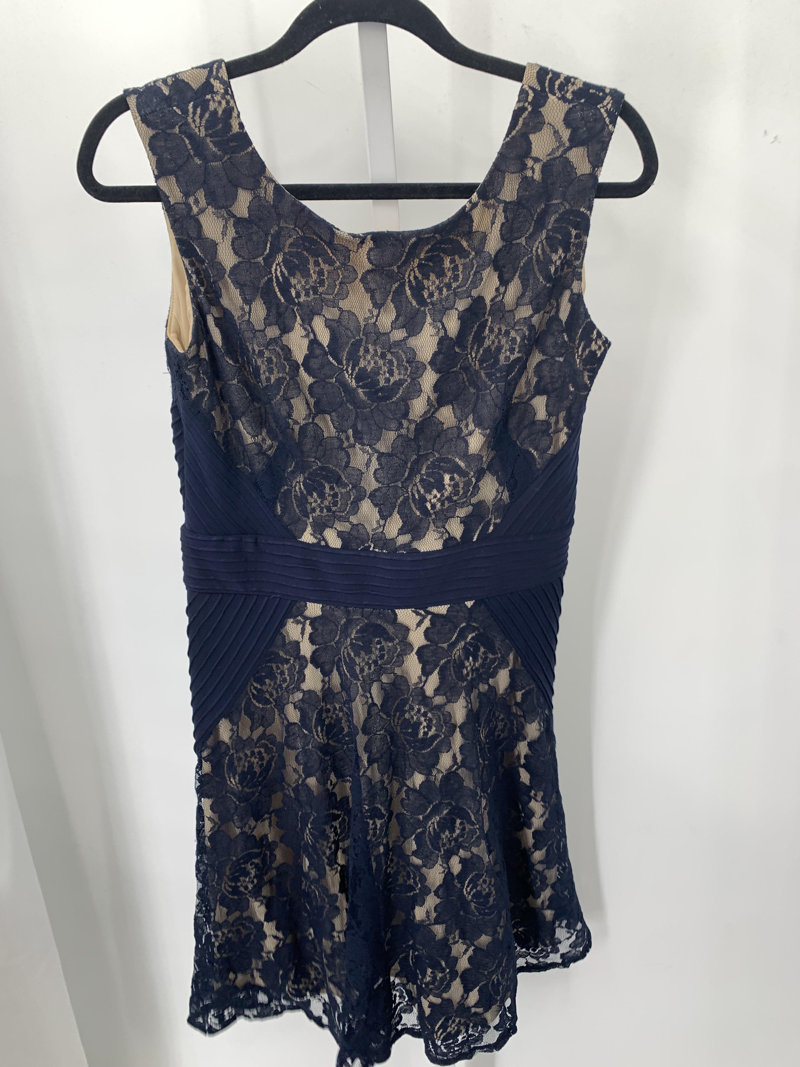 db Size 10 Misses Sleeveless Dress