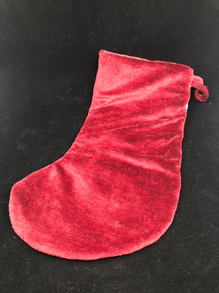 RED W WHITE POINSETTIA STOCKING.